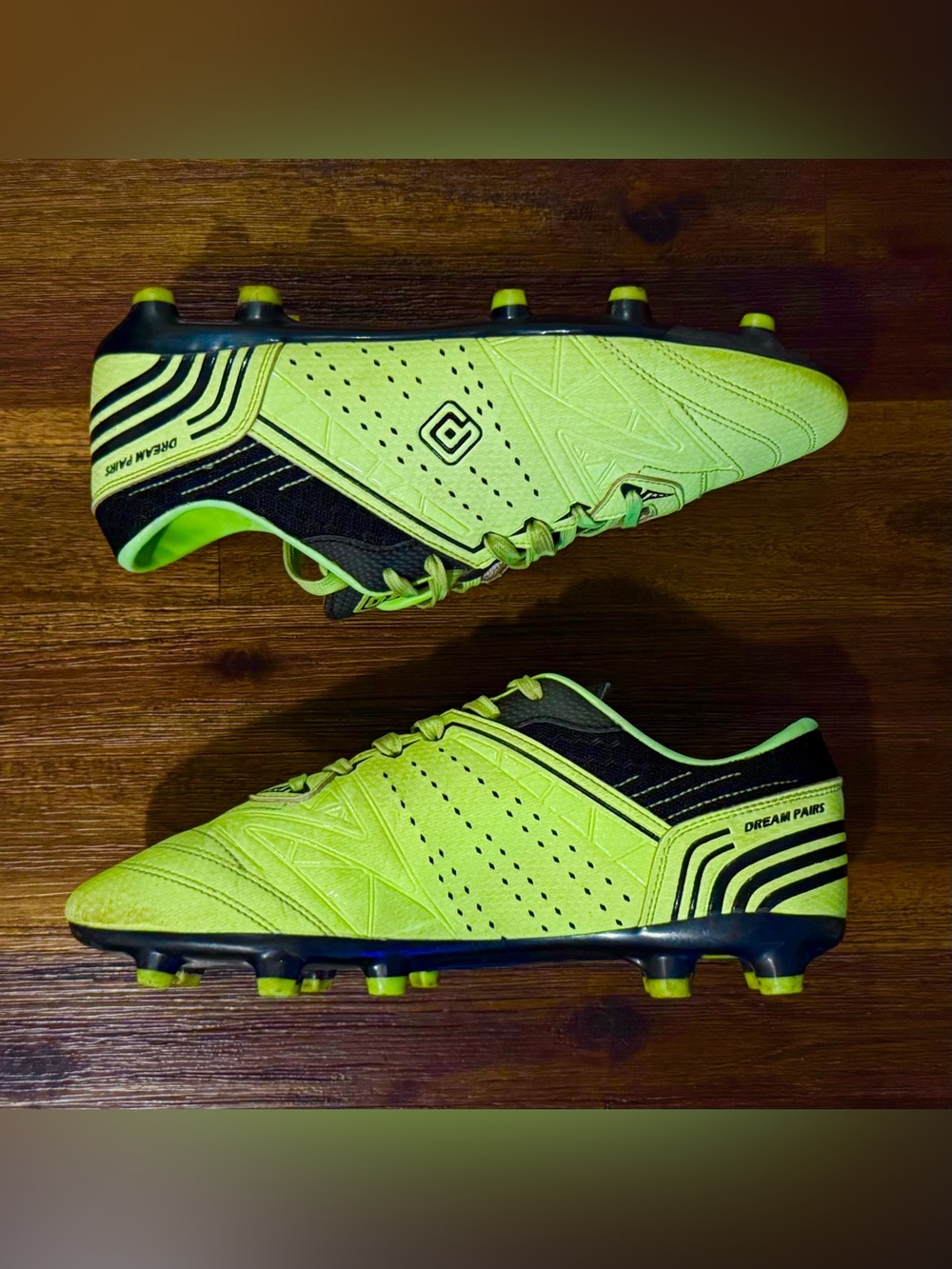 Dream Pairs Superlight Neon Green Soccer Cleats SIZE 8 - Summer WORLD CUP DEAL